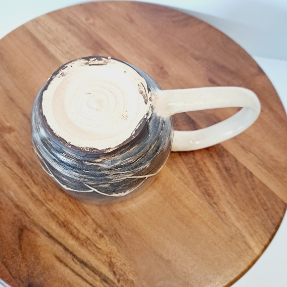 Hand Thrown Exaggerated Handle Landcape Mug‎ - Picture 4 of 5